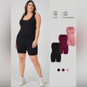 SHEIN BASICS Plus Scoop Neck Romper
